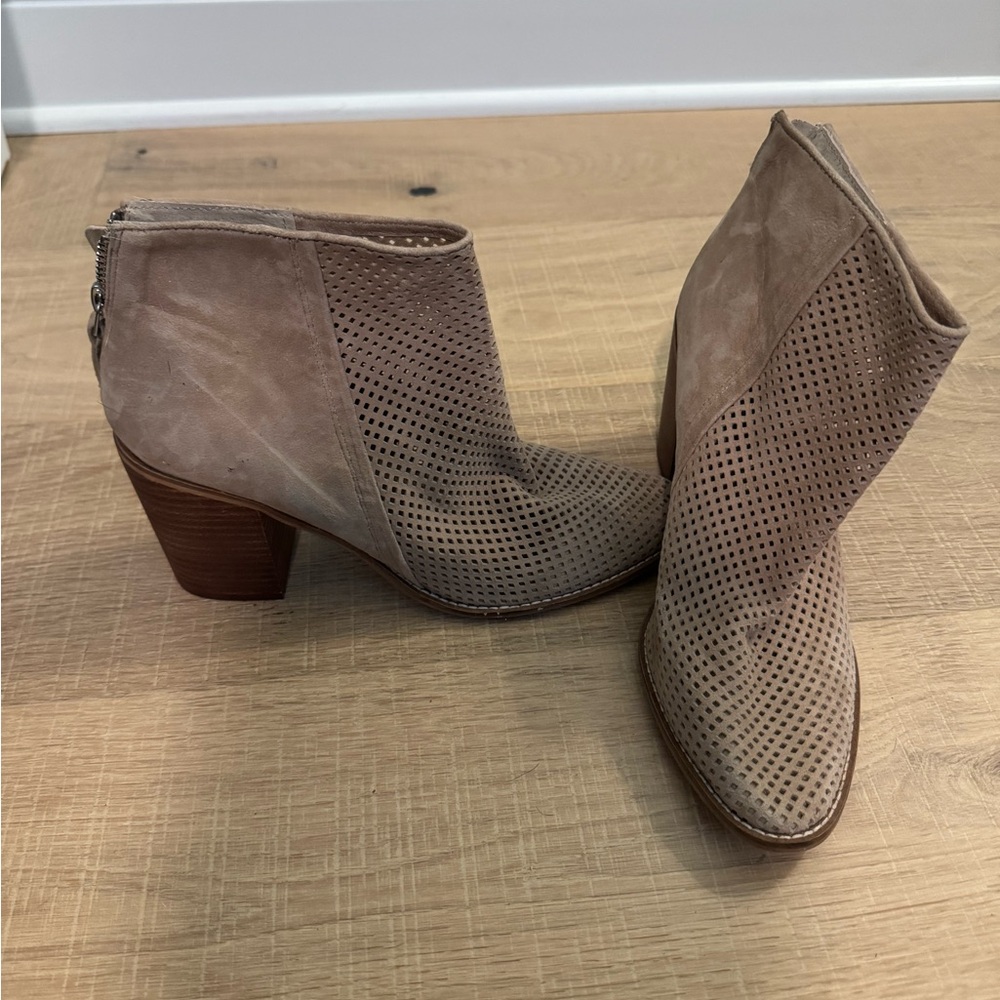 Steve Madden Tan Ankle Boots with Perforated Design and Stacked Heel